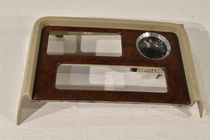 03-06 Escalade Dash Panel Center Console Upper Trim Clock AA6850