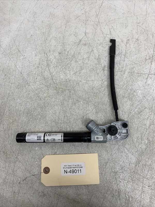 Tesla Model Y Passenger Right Hand Seat Belt Pretensioner 1090324-01-C 49011 B4