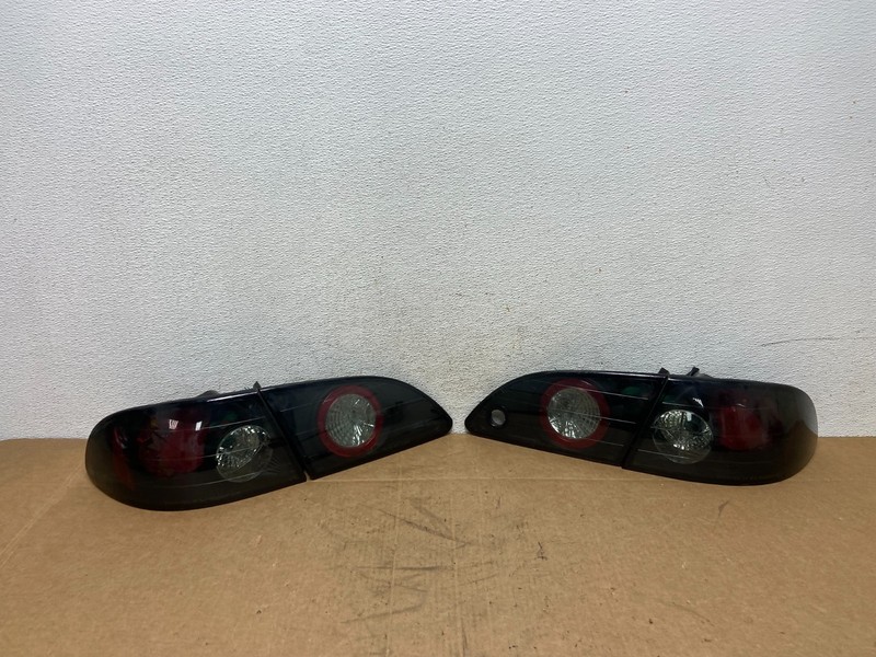 1998 to 2002 Toyota Corolla Left+Right Set Black Tail lights ad6368 DG