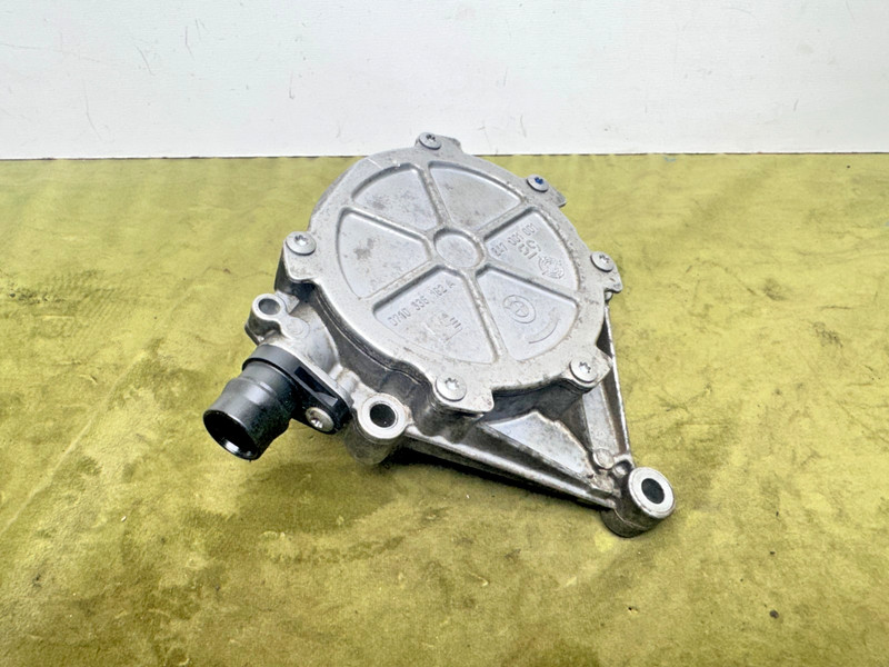11–18 BMW F30 F32 N20 N26 4-Cylinder Turbo Engine Brake Factory Vacuum Pump OEM