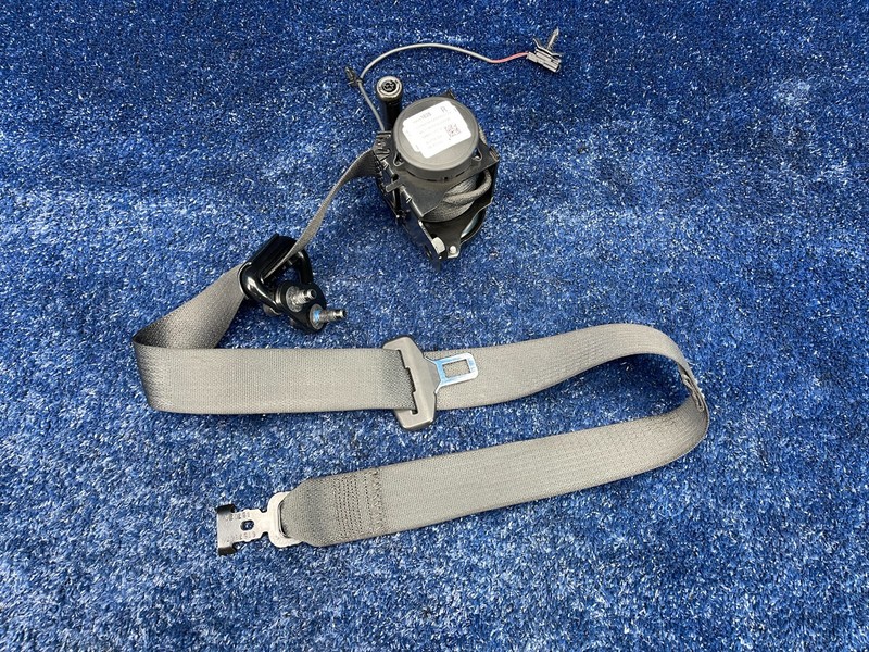 2016–2019 BUICK CASCADA Front Left Seat Belt Assembly OEM 39041628