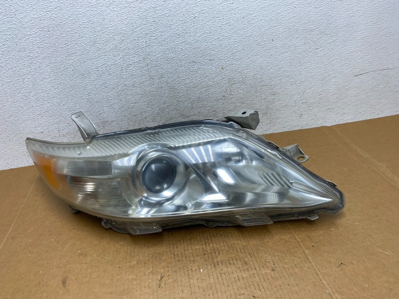 2010 - 2011 Toyota Camry Right Passenger RH Halogen Headlight Oem AD9225 DW