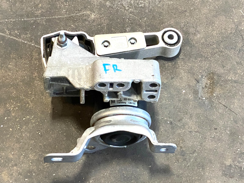 2012-2014 RANGE ROVER EVOQUE FRONT RIGHT ENGINE FRAME MOUNT OEM #A0.27