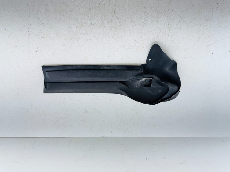 06-10 PONTIAC SOLSTICELeft Driver Quarter Tulip Panel Weather Strip Seal OEM