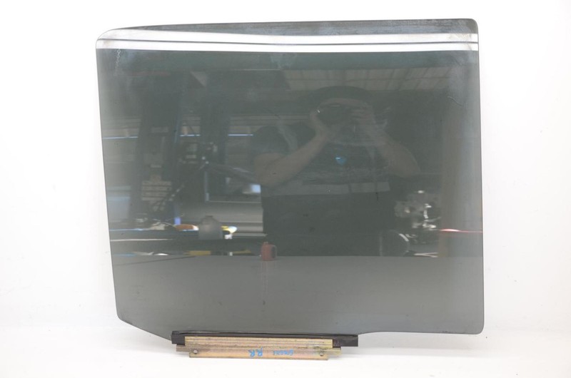 96-02 Toyota 4Runner 4WD Passenger Right Rear Door Window Glass