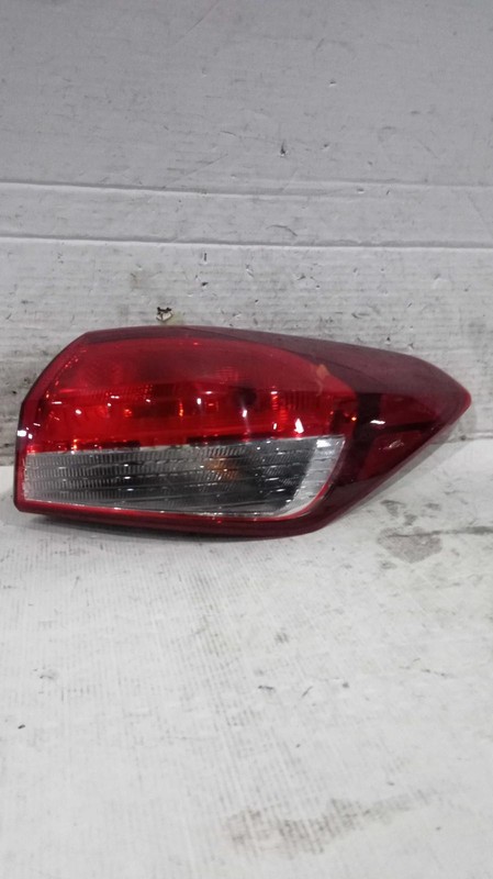 2018 KIA FORTE Right Tail Light Assembly Silver 644105 Used 124K Miles