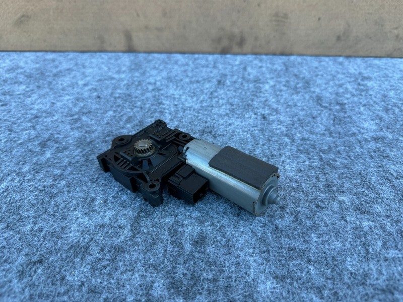 GENESIS G70 2019-2024 OEM SUNROOF PANORAMIC SHADE ROLLER MOTOR ASSEMBLY