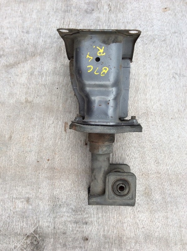 86 87 1986 1987 Civic 4 DR Right Pass. Front Bumper Bracket Used OEM
