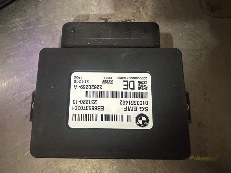 BMW 5 Series F10 F11 2016 SG EMF Parking Brake Control Unit Module EB685370301