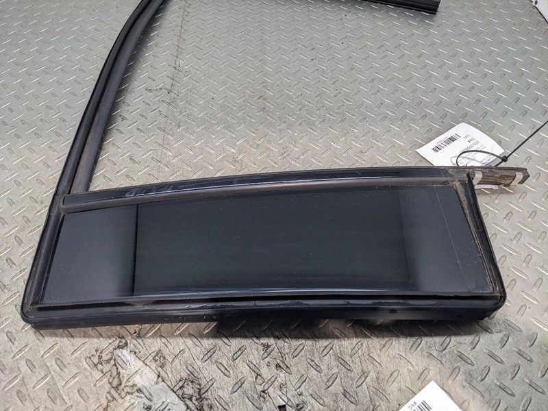 2015-2020 CHEVROLET SUBURBAN REAR LEFT DOOR WINDOW RUN CHANNEL & GLASS 11834