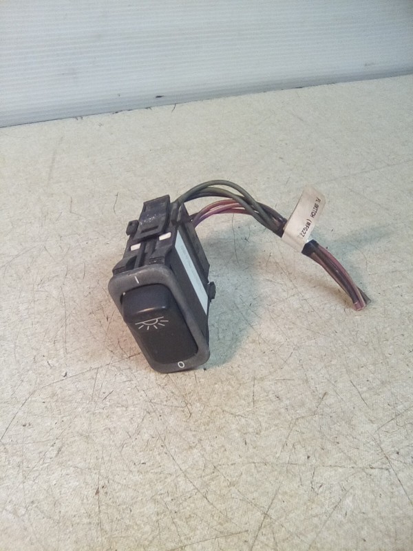 Peterbilt 16-07417-1J3GEF1831 Dome Light Switch W/ Connector