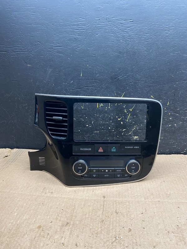 2014 to2019 Mitsubishi Outlander Center Dash Bezel Radio Trim Z1627 DG