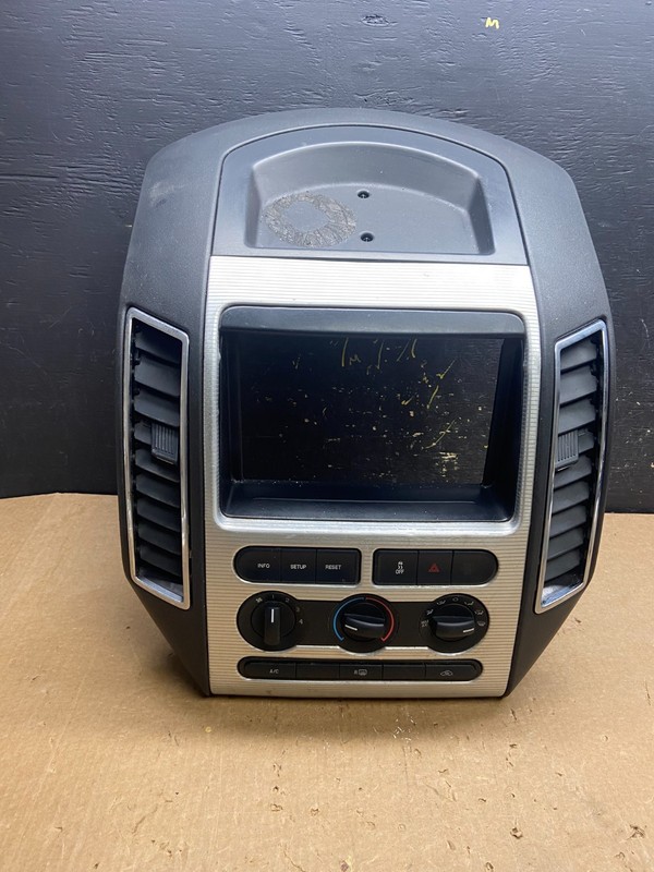2007 - 2010 Ford Edge Heater Climate Control Radio Control Dash Bezel z4245 DG
