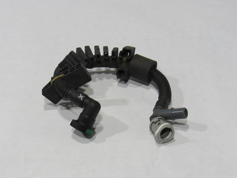 14-20 BMW I8 2015 Fuel Vapor Emission Vent Pipe Hose Line :Y