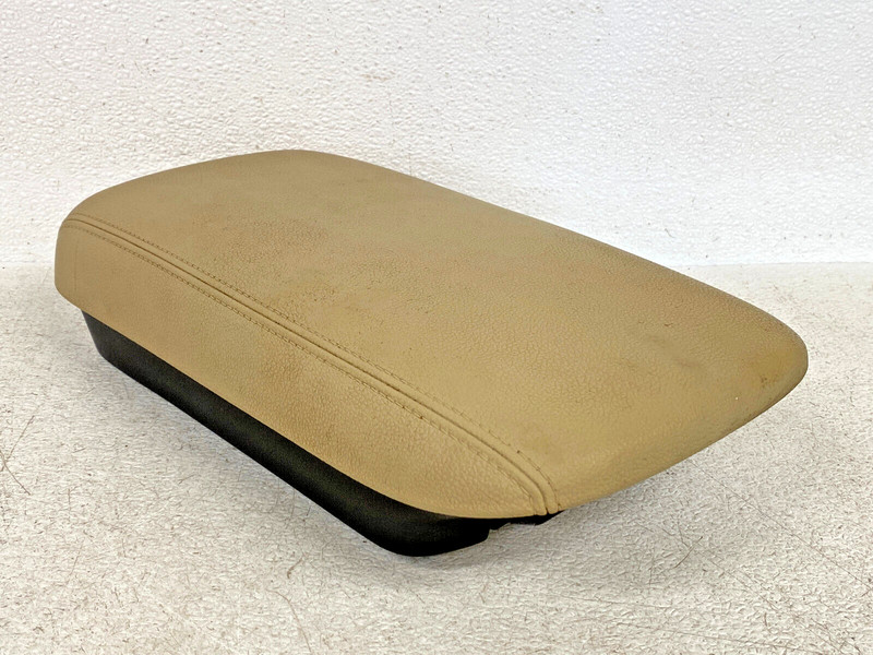 ⭐2014-2016 MITSUBISHI OUTLANDER CENTER CONSOLE ARMREST LID COVER OEM LOT2407