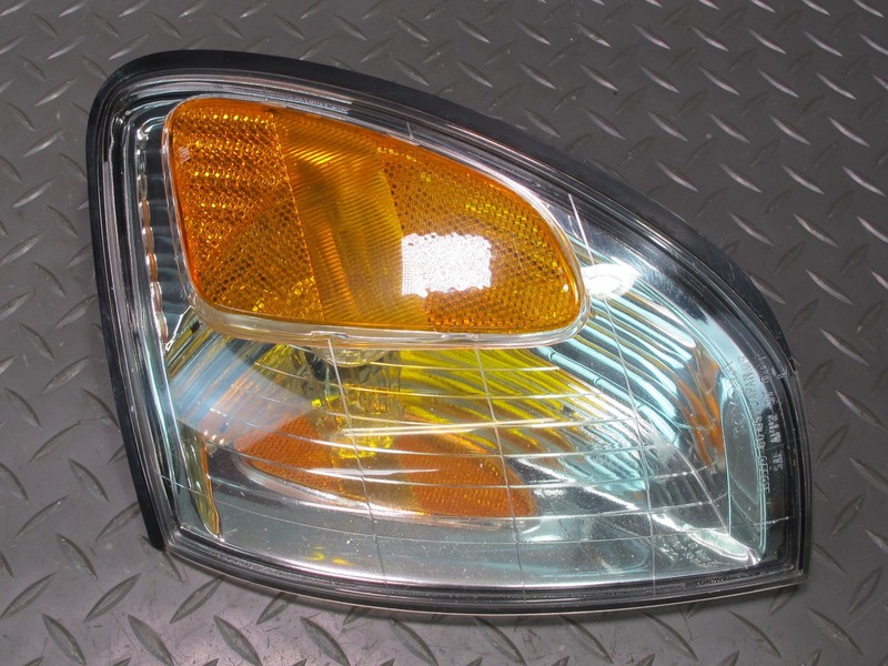 2003-2007 LEXUS UZJ100L LX470 FRONT LEFT TURN SIGNAL CORNER LIGHT LAMP