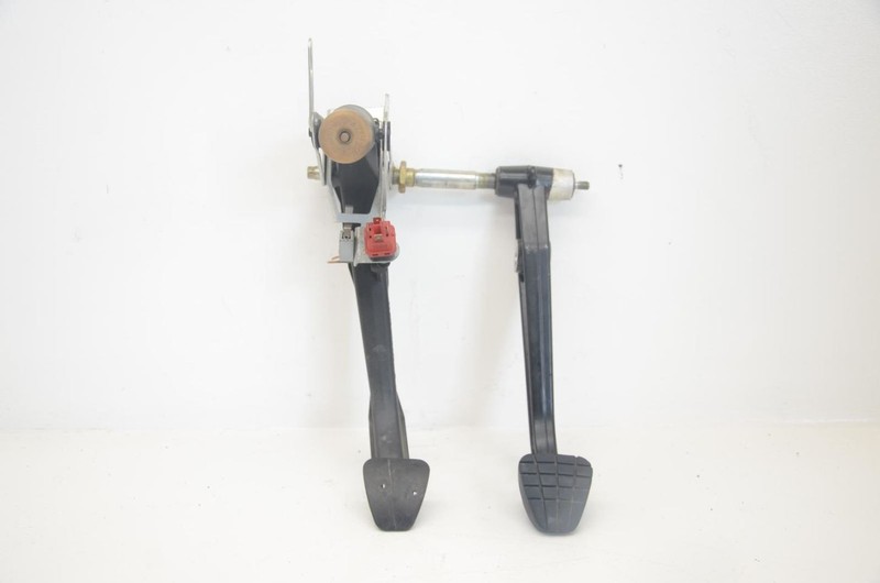 97-04 Porsche Boxster 2.7L Brake and Clutch Pedal Assembly