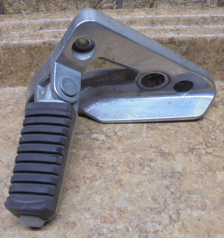 1986 Kawasaki Vulcan VN750 VN 750 Right Rear Foot Peg Pedal Mount Driver Back 86