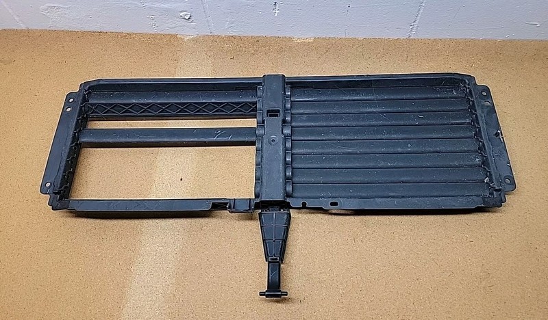 2019 2020 2021 2022 2023 Chevy Equinox Grille Shutter Parts OEM 84766744