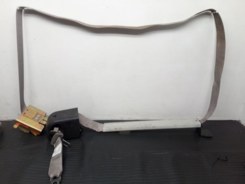 2002 Cadillac Escalade Front Left Driver Seat Belt Retractor Biege OEM 88956000