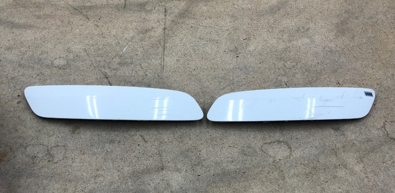 2005 - 2010 VOLKSWAGEN Jetta Front Left And Right Bumper Moulding Trim