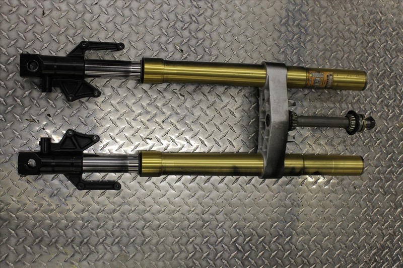 2007 HYOSUNG GT 250 FRONT FORK SUSPENSION LOWER TRIPLE TREE OEM GT250 07