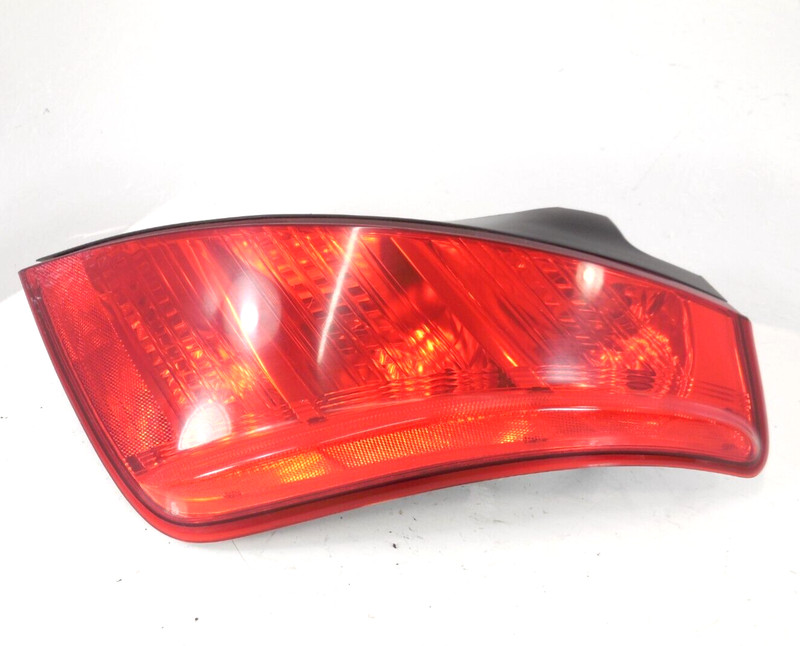 Nissan Murano Quarter Panel Mounted Tail Light Passenger Right OEM 2003-2005