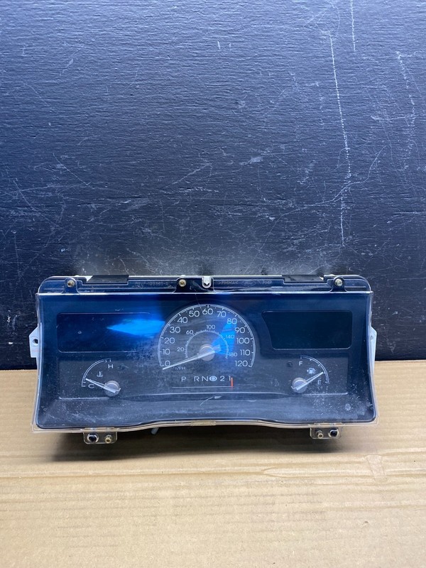 1998 to 2002 Lincoln Town Car Speedometer Gauge Cluster AE6185 DG