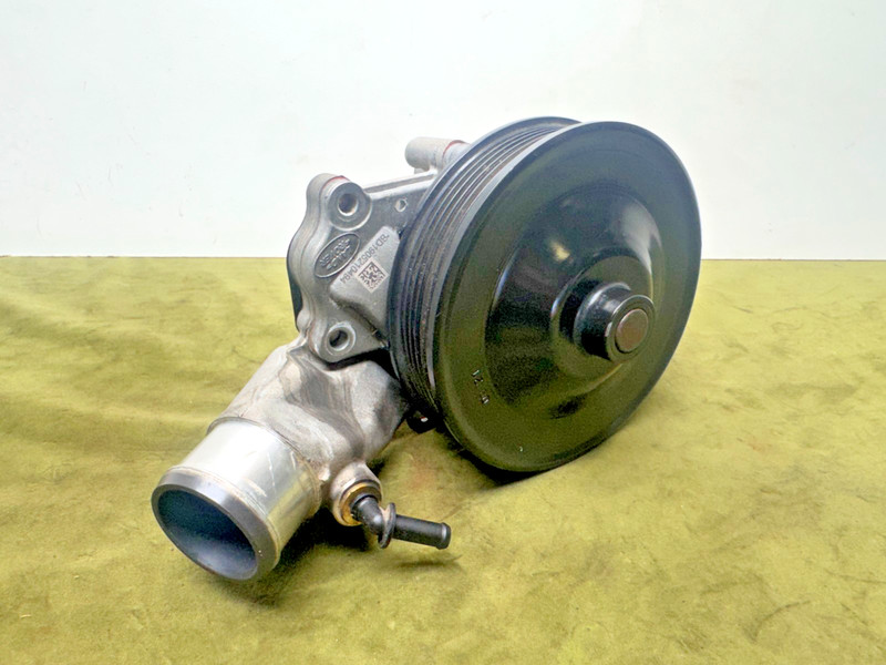 10-25 LR RR Jaguar F-Pace XJ Sport L494 Engine Coolant Water Pump w/ Pulley OEM
