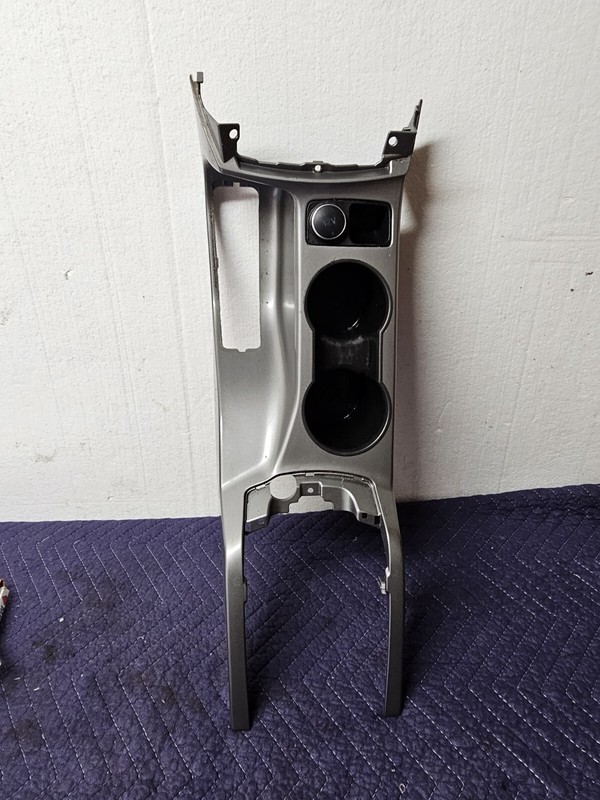 13 14 15 16 ESCAPE Center Console floor