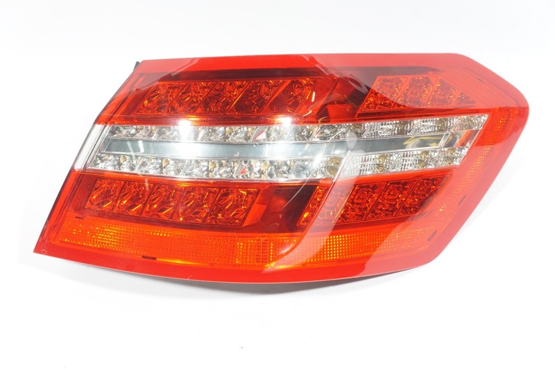 2010 - 2013 MERCEDES BENZ E350 W212 REAR TAILLIGHT LAMP RIGHT PASSENGER SIDE OEM