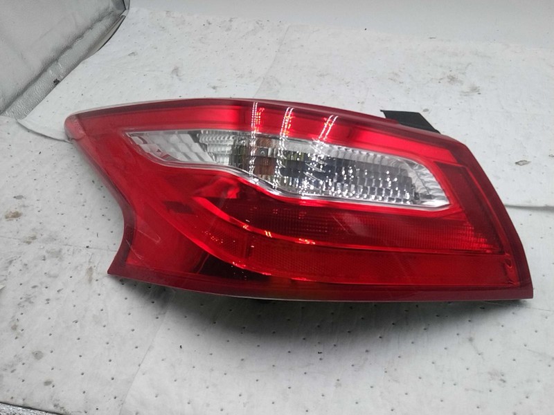 2016 Nissan Altima Left Tail Light Assembly Silver OEM 180500 183K Miles
