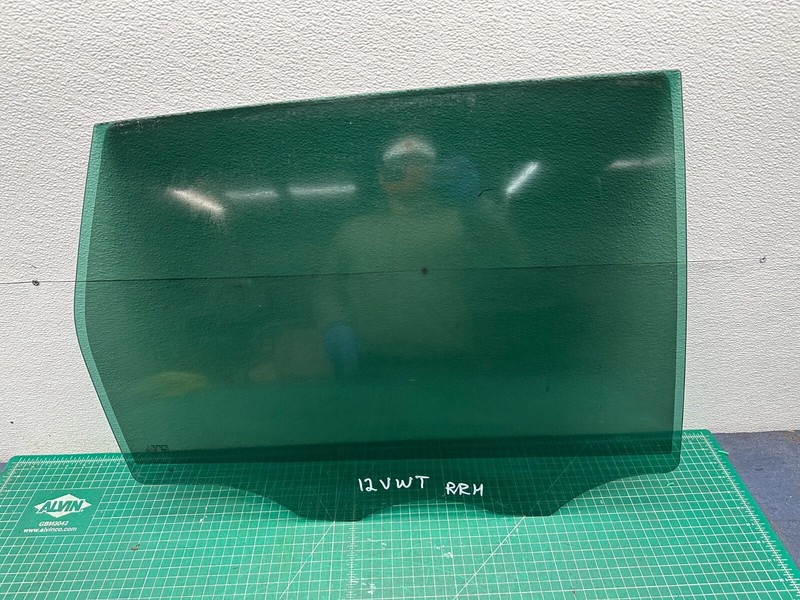 11-17 Volkswagen Touareg REAR RIGHT PASSENGER SIDE DOOR WINDOW GLASS OEM
