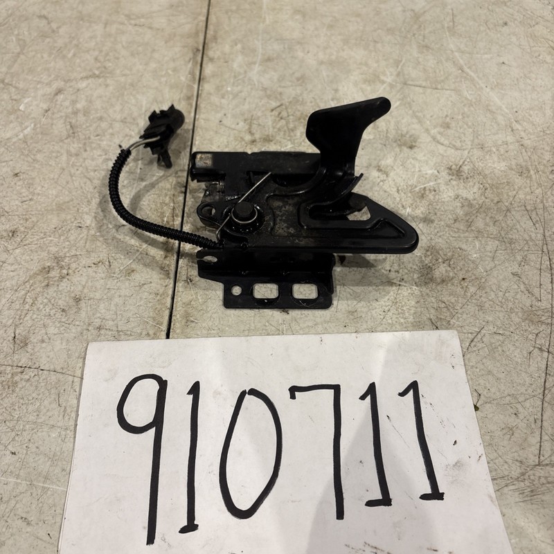 2006-2011 Buick Lucerne Cadillac DTS Hood Latch OEM. 25794830