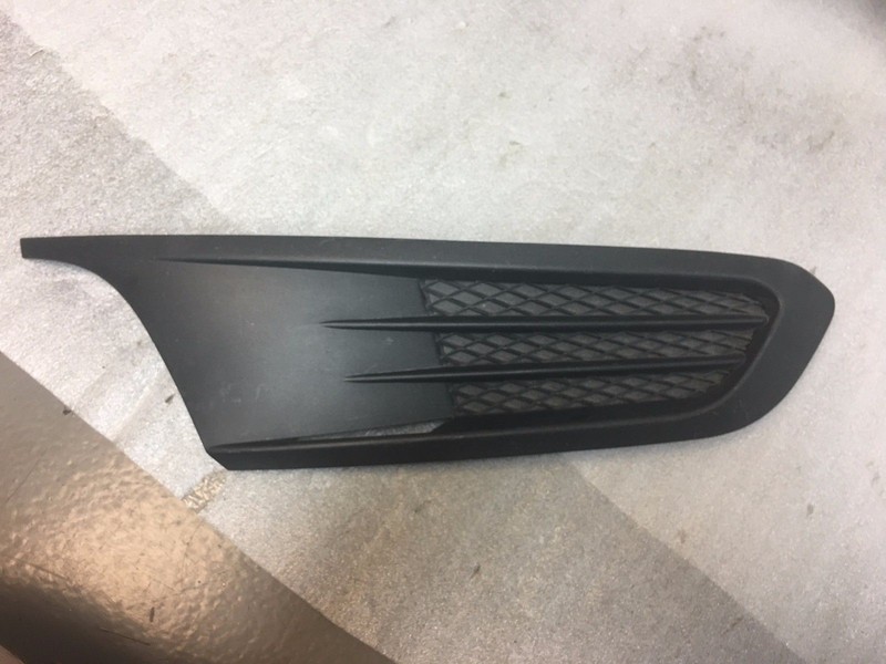2011-2014 VOLKSWAGEN JETTA FRONT BUMPER RIGHT FOG LIGHT COVER GRILLE