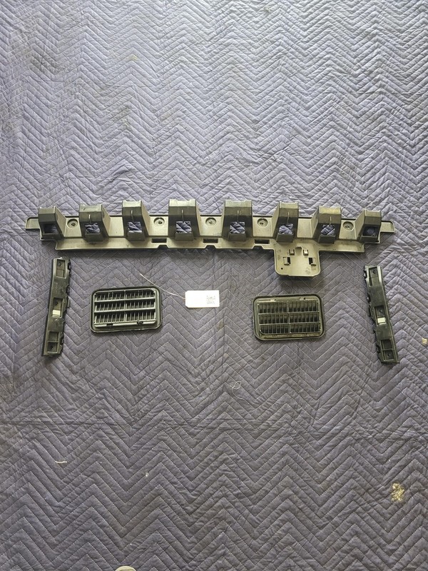 Used Oem Lincoln Rear Bumper Brackets & Quarter Pressure Vents for 2015-2019 MKC