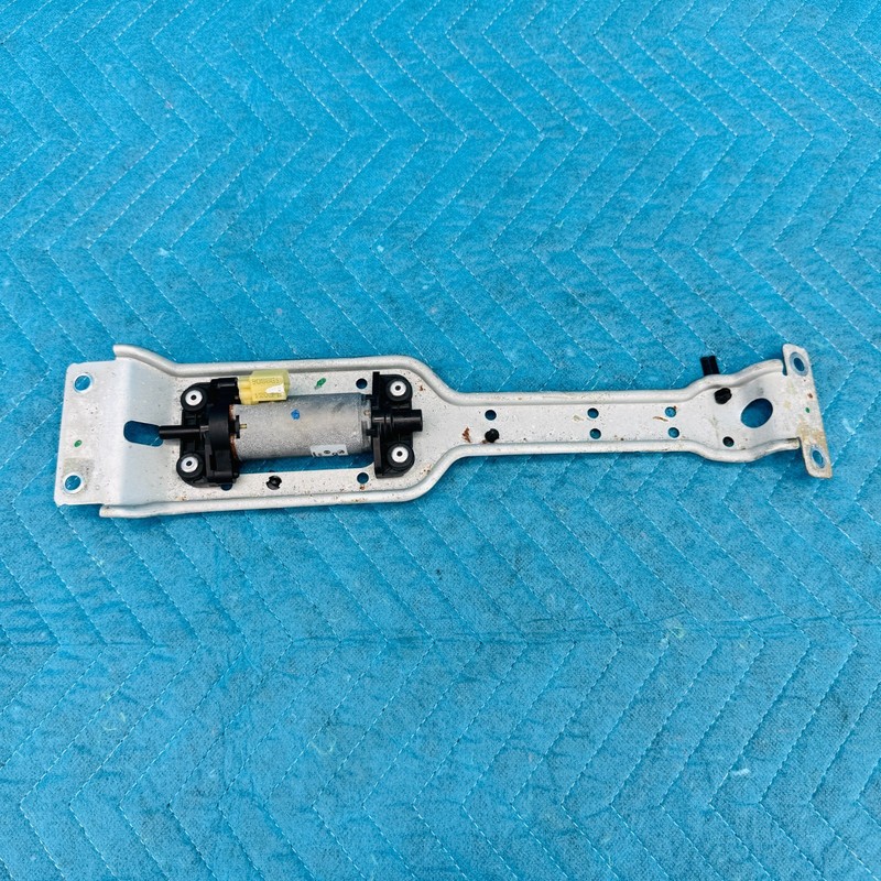 2012–2017 BMW 650i Front Left Seat Track Motor Assembly OEM 0390204077