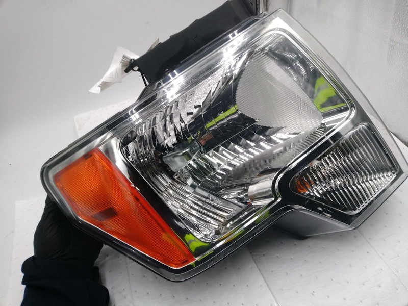 2014 Ford F150 Right Headlight Assembly Red Used Small Rock Chips 14613