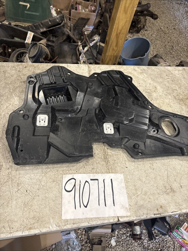 2006-2011 CADILLAC DTS RIGHT FRONT DOOR PANEL WATER REFLECTOR 25756343