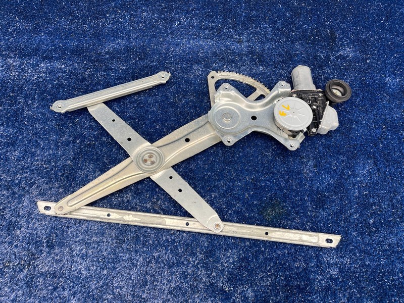 2011-17 LEXUS CT200h Front Left Door Window Regulator With Motor 85720-75060 OEM