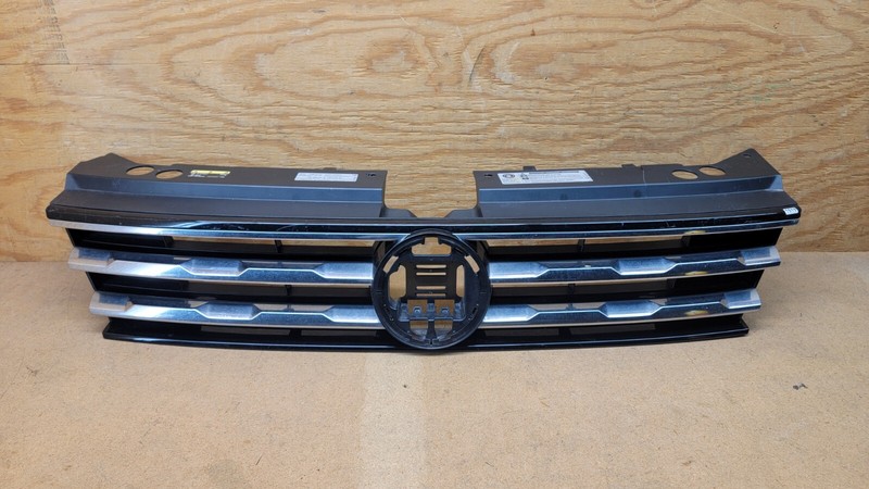2018 2019 2020 2021 Volkswagen Tiguan Front Upper Bumper Grille 5NN.853.653 OEM