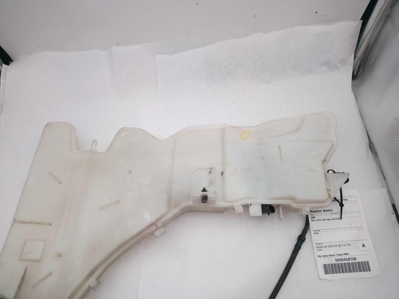 Used Washer Fluid Reservoir fits: 2014 Cadillac Cts Sdn VIN A 4th digit New Styl