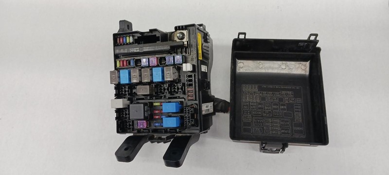 10-'13 HYUNDAI TUCSON Engine Fuse Box 2.0L OEM 1 Year Warranty!
