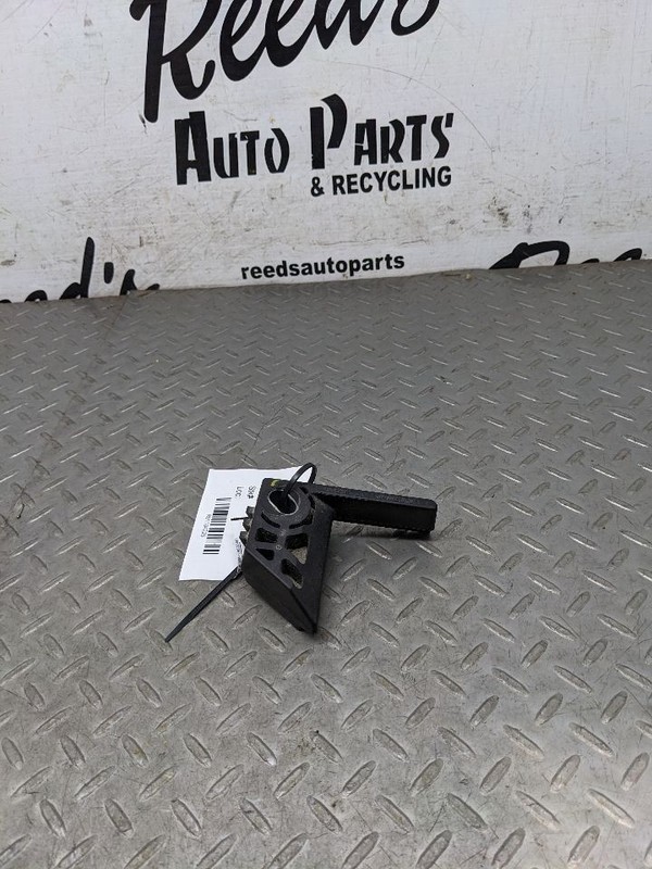 2019-2025 GMC SIERRA 1500 LIMITED BATTERY HOLDER HOLD DOWN RETAINER BRAC 1184225