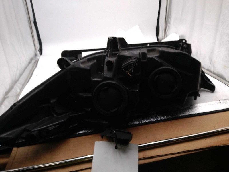 2016 Ford Fusion Right Headlight Assembly Silver OEM - Broken Tab, 135k Mi