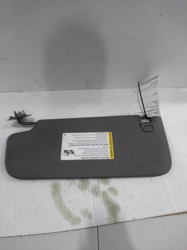 Used Right Sun Visor fits: 2020 Chevrolet Silverado 1500 pickup w/illumination R