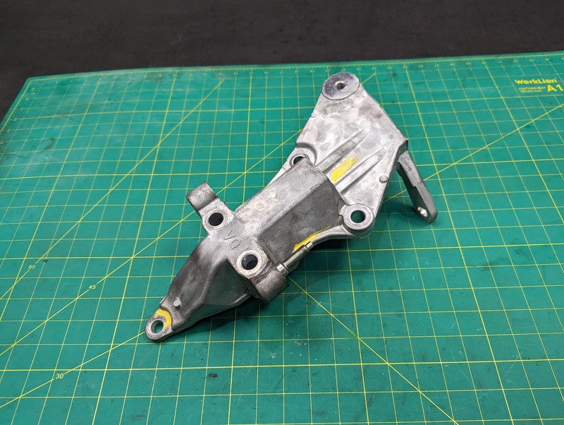 Engine Mount Bracket 2018 Nissan Pathfinder 11231-3KA0A 2013 2014 2015 - 2020