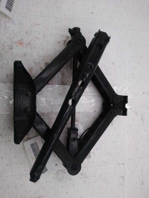 2012 Jeep Compass Floor Jack OEM Black 904603 135K Miles Used Condition