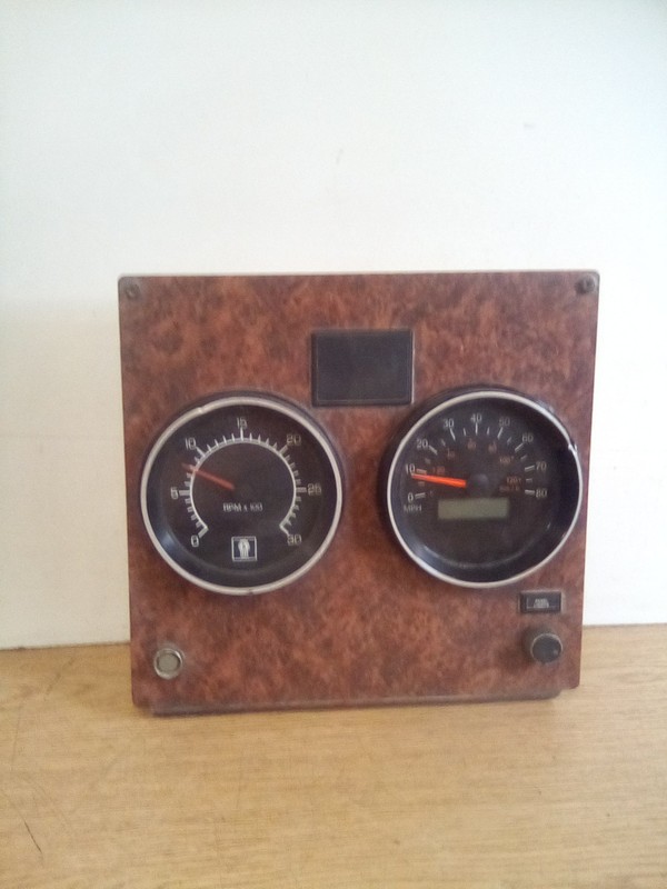 Kenworth T800 Speedometer Instrument Gauge Cluster S64-1065-5 "READ DESCRIPTION"