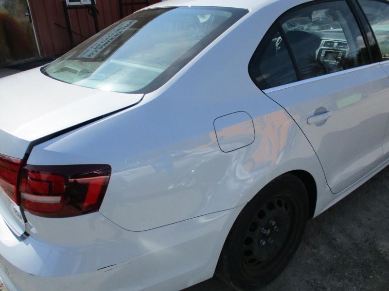 15-18 VOLKSWAGEN JETTA RIGHT QUARTER PANEL WHITE-SILVER PC: LB9Z 60K -S- 45012